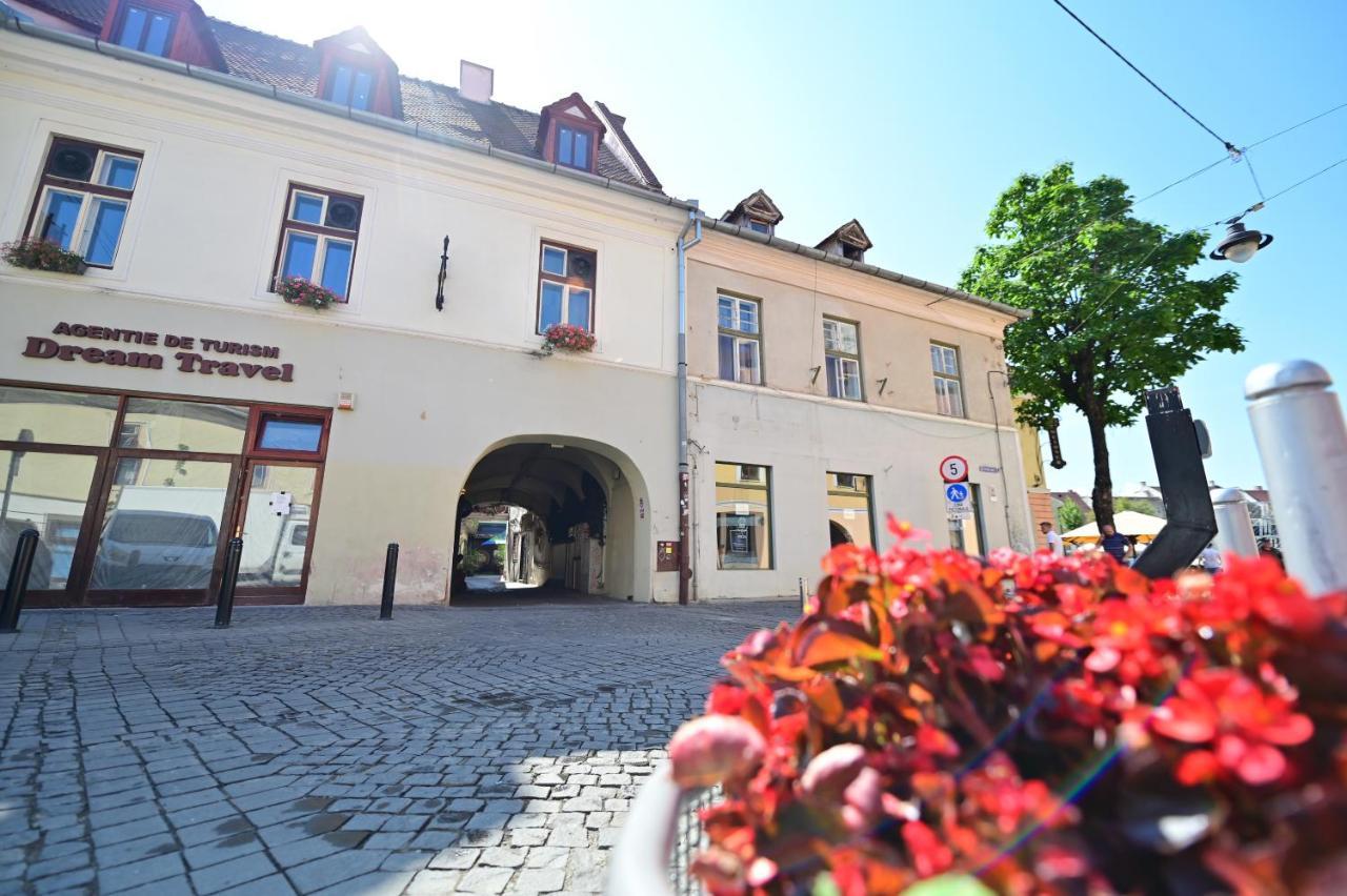 Lovely 2 Bedroom Apartment In Historic City Center Sibiu Exteriér fotografie